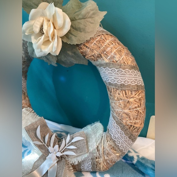 Fresh new shiny wreath with delicate bow 14” diameter - Picture 4 of 5